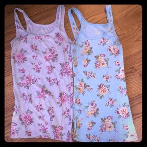 SOLD 2 floral tanks top size Size medium